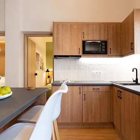 Lilys Apartments *